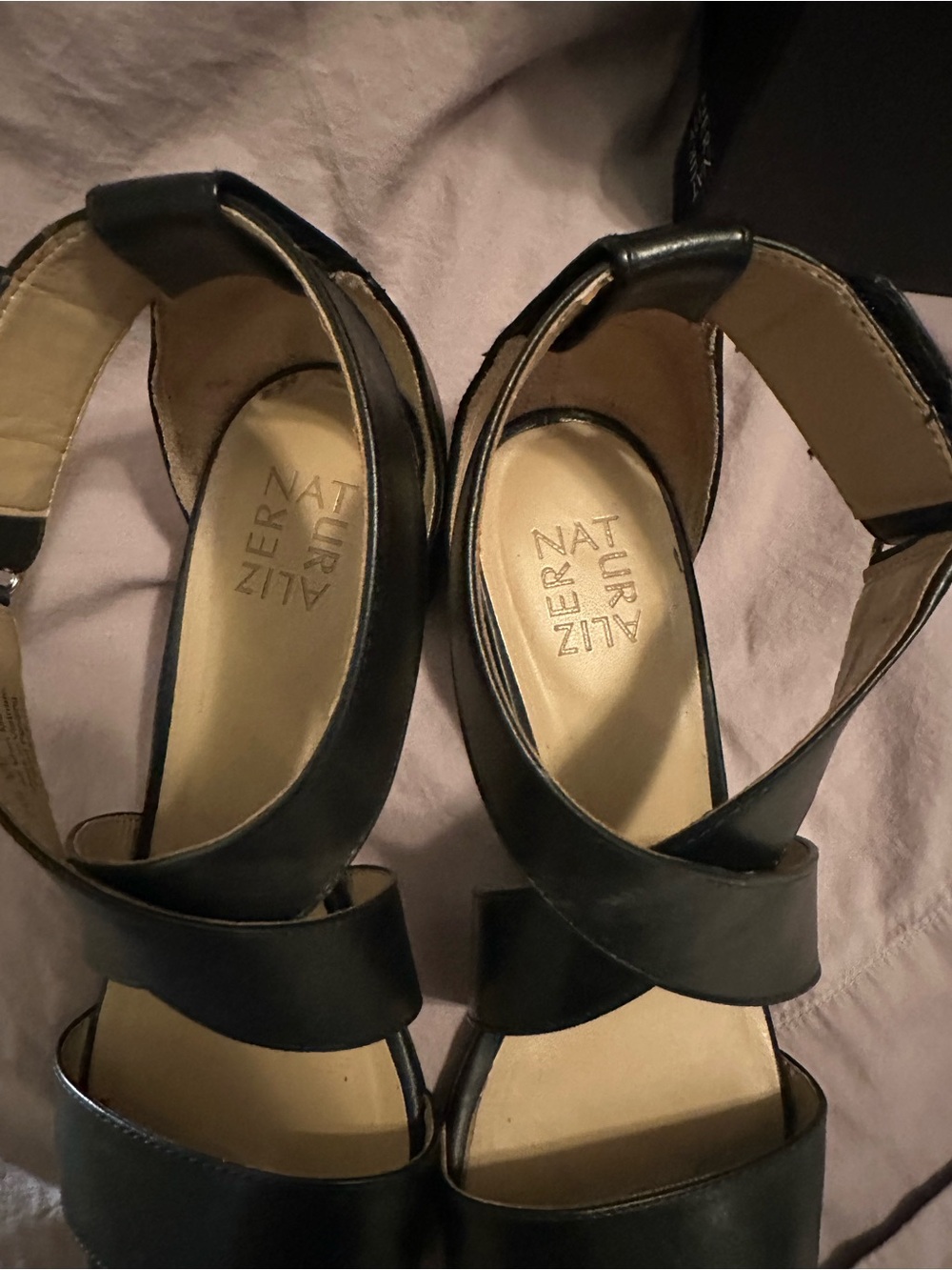 Naturalizer Black Cross Strap Block Heel Sandal Size 8.5 Ankle Strap Open Toe - Picture 4 of 9